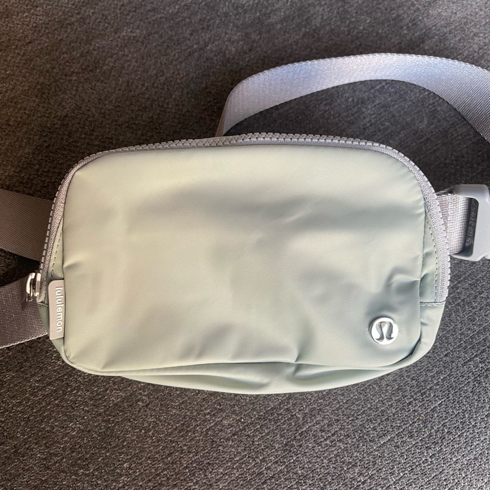 Lululemon Everywhere Belt Bag